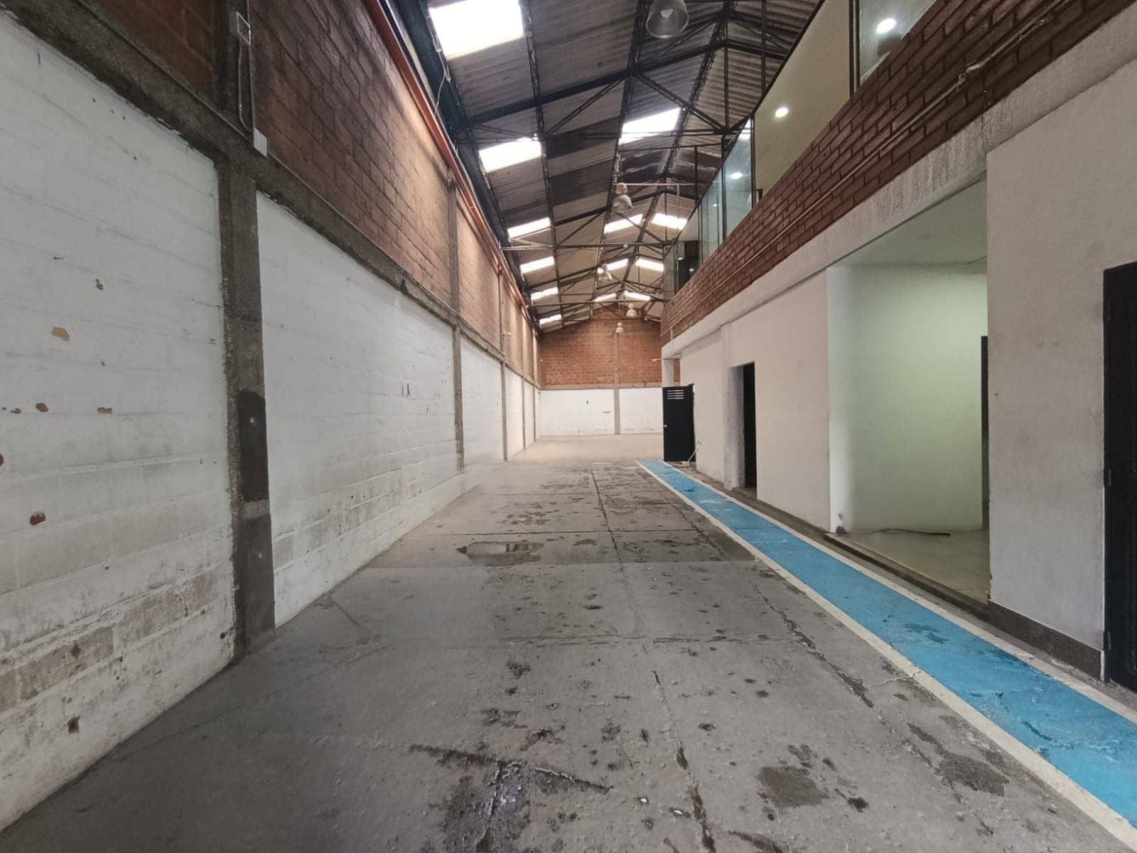 Bodega en arriendo en El Chagualo, Centro, Medellín — foto 1 de 20