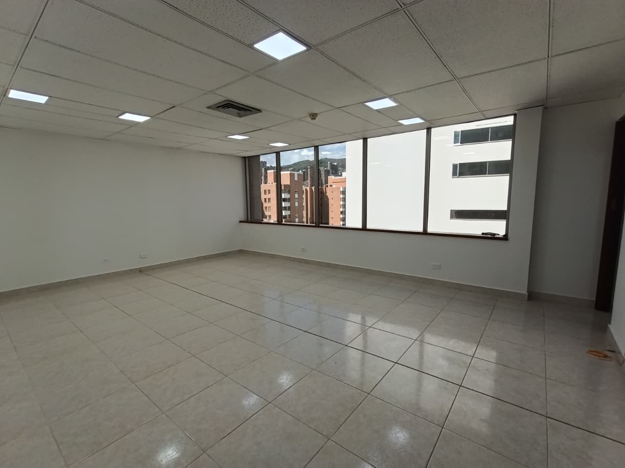 Oficina en arriendo en La Florida El, El Poblado, Medellín — foto 2 de 9