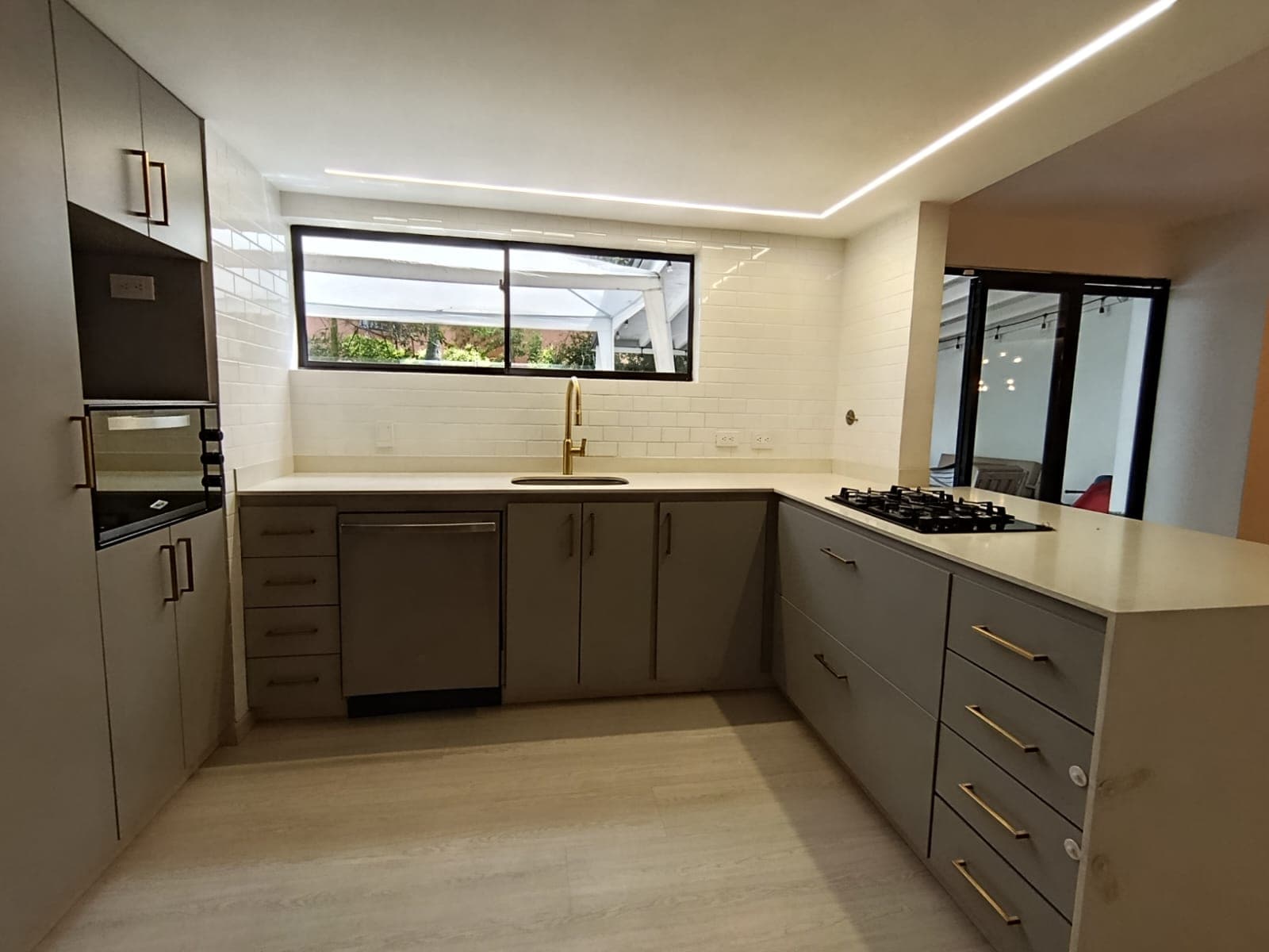 Apartamento en arriendo en El Campestre La Frontera, El Poblado, Medellín — foto 2 de 18