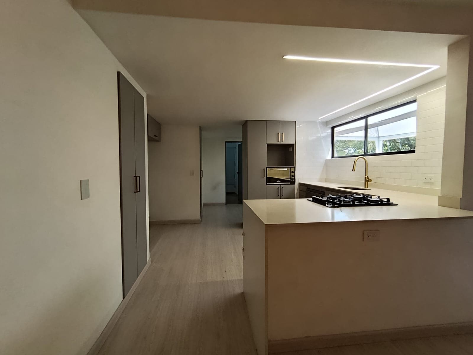 Apartamento en arriendo en El Campestre La Frontera, El Poblado, Medellín — foto 3 de 18