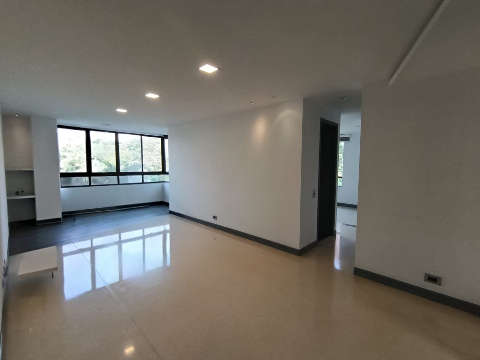 Apartamento en arriendo en Suramericana, Laureles, Medellín — foto 5 de 15