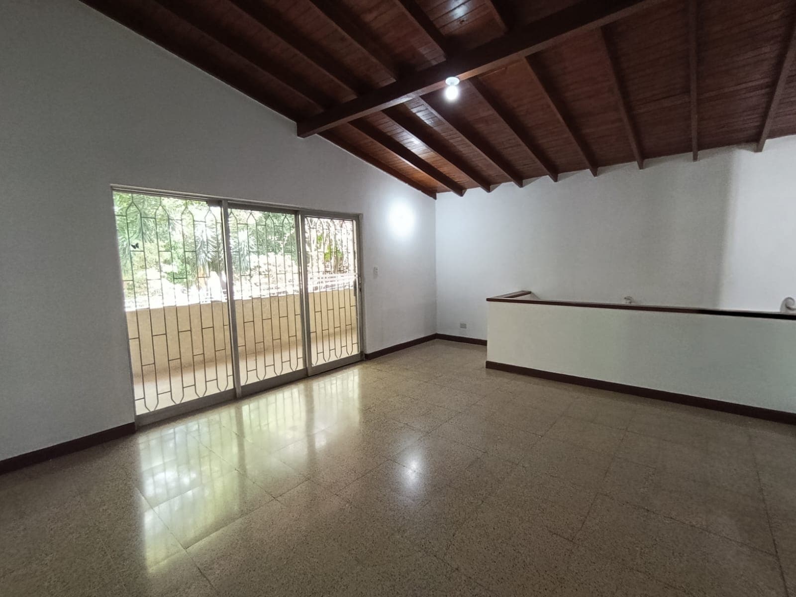 Casa Comercial en arriendo en El Velódromo, Laureles, Medellín — foto 2 de 20