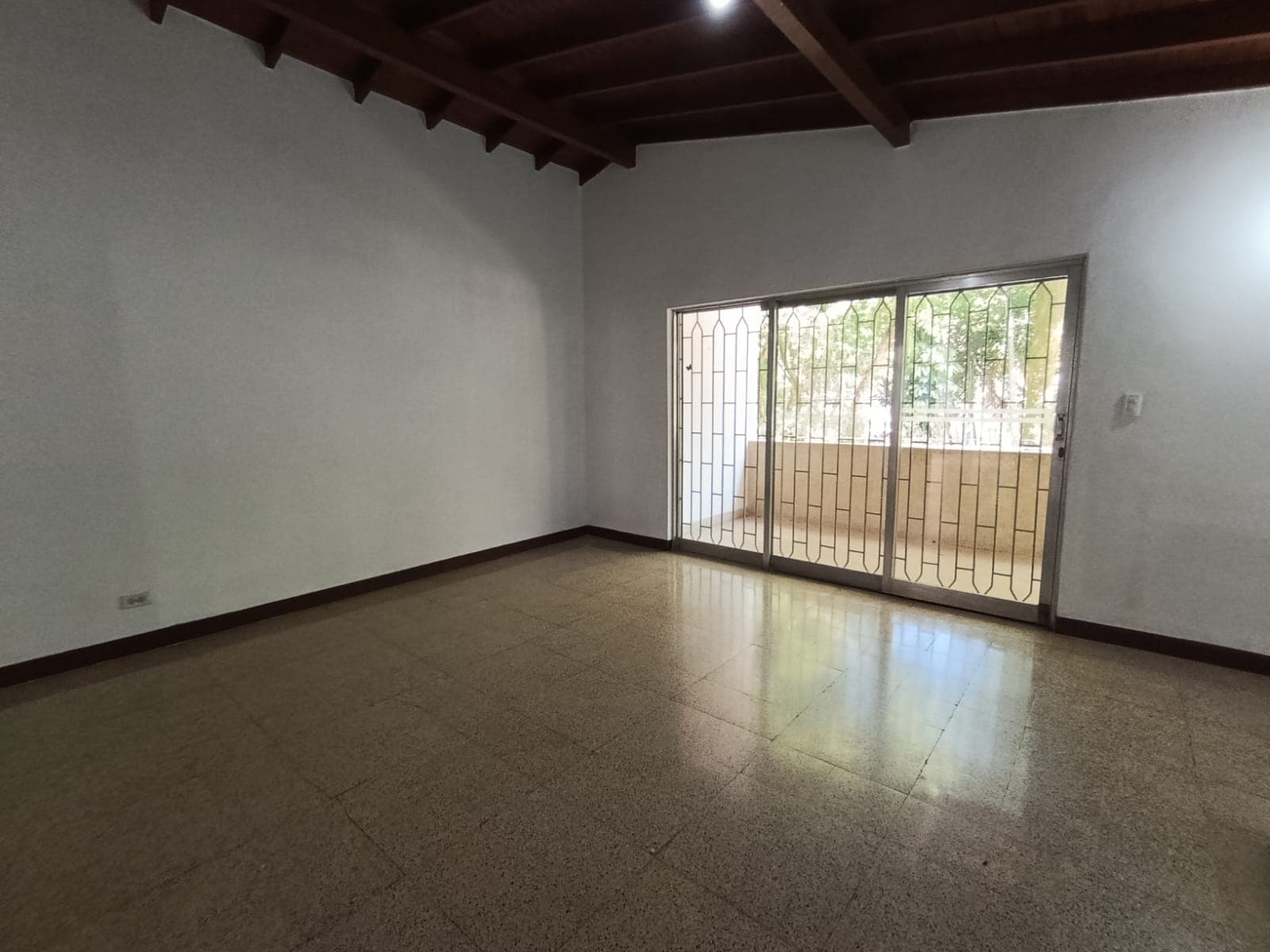 Casa Comercial en arriendo en El Velódromo, Laureles, Medellín — foto 3 de 20