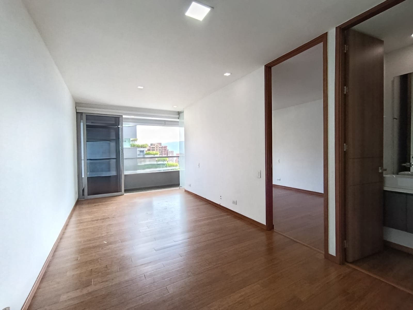 Apartaestudio en arriendo en El Tesoro, El Poblado, Medellín — foto 2 de 12