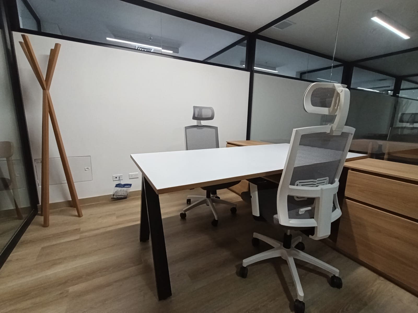 Oficina en arriendo en Los Colores, Laureles, Medellín — foto 4 de 15
