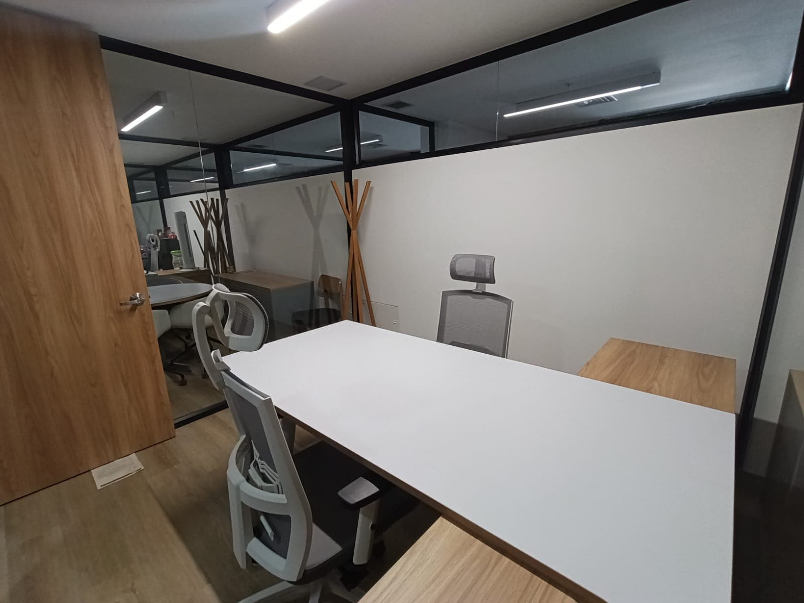 Oficina en arriendo en Los Colores, Laureles, Medellín — foto 5 de 15