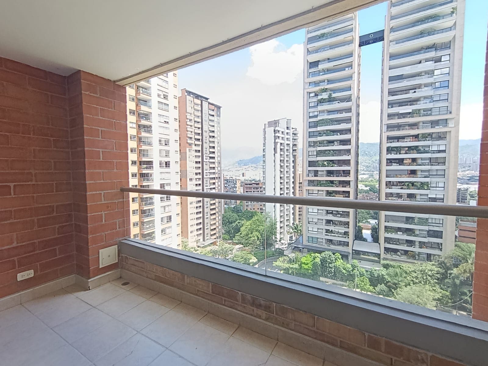 Apartamento en arriendo en Santa María De Los Ángeles, El Poblado, Medellín — foto 1 de 20