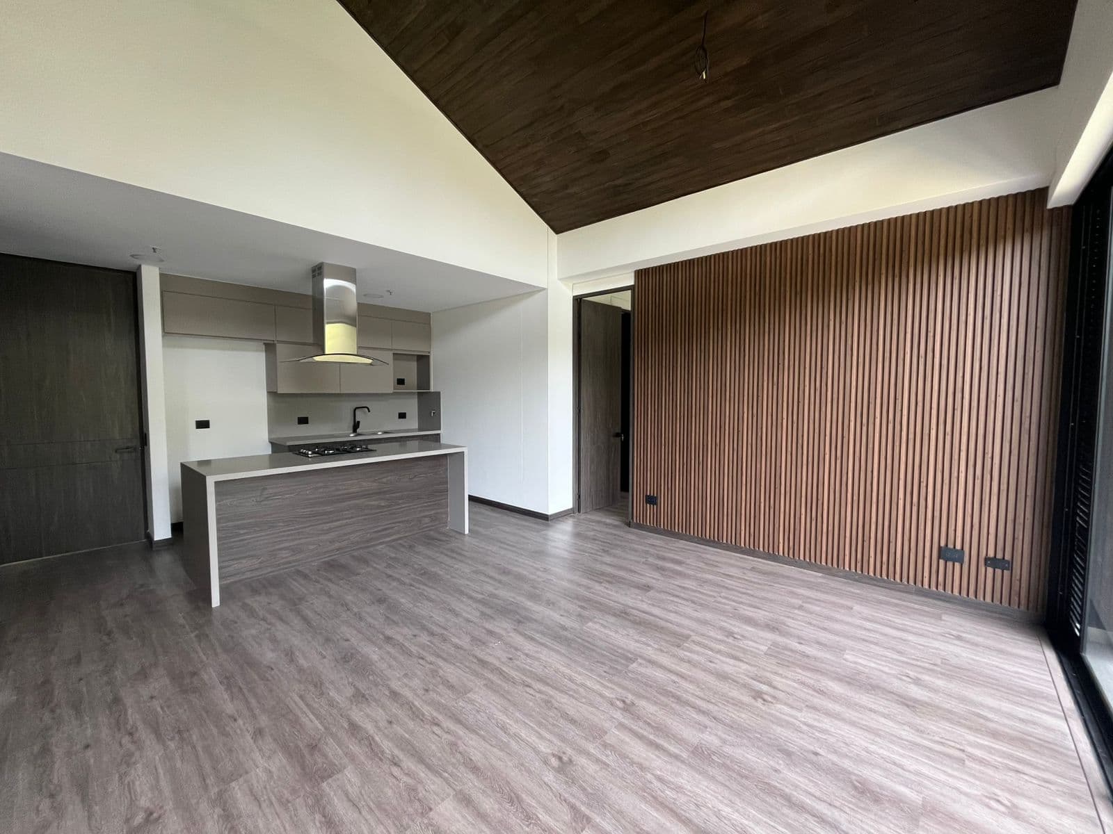 Apartamento en arriendo en Retiro — foto 1 de 18