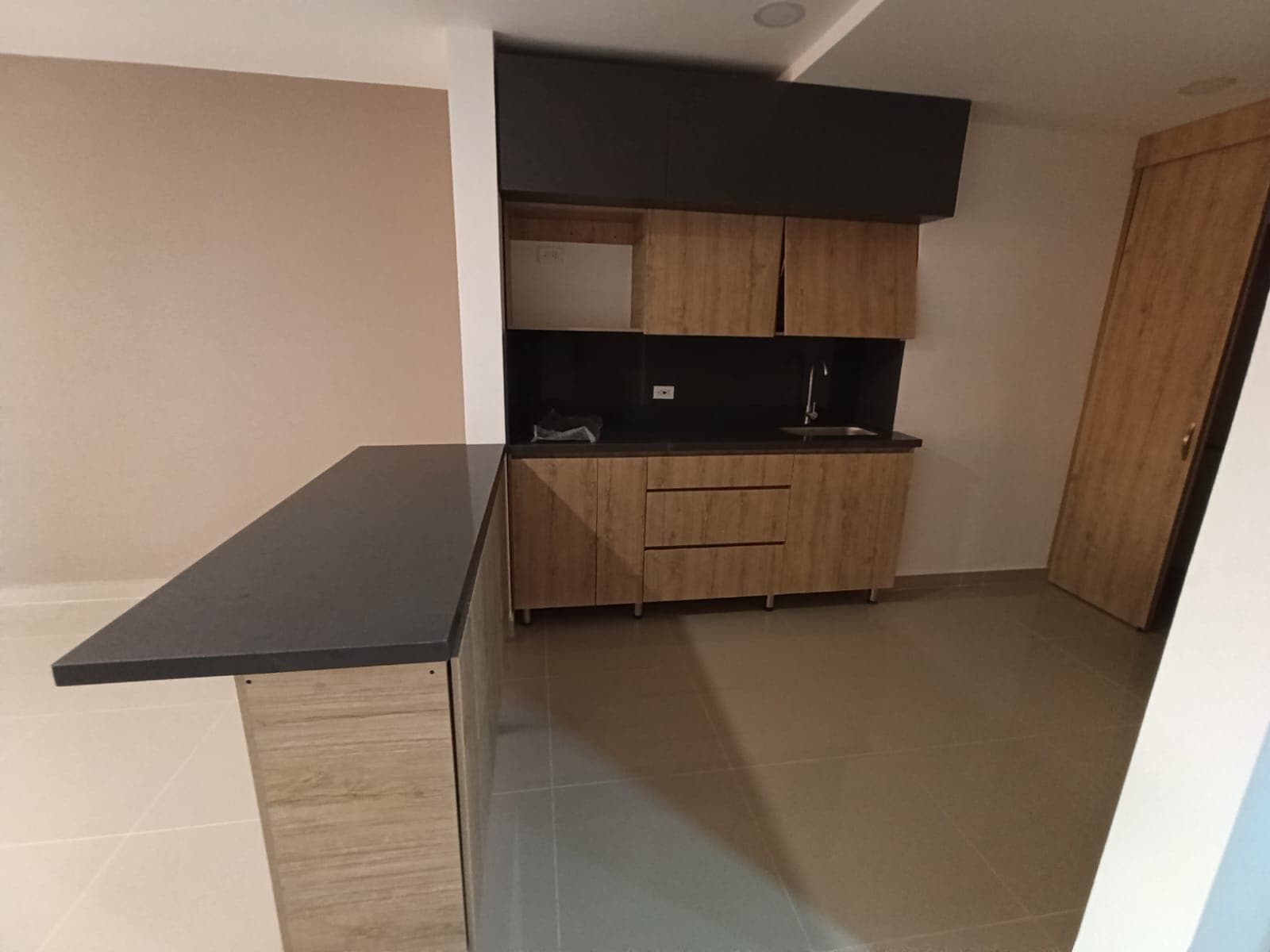 Apartaestudio en arriendo en Laureles, Medellín — foto 3 de 13