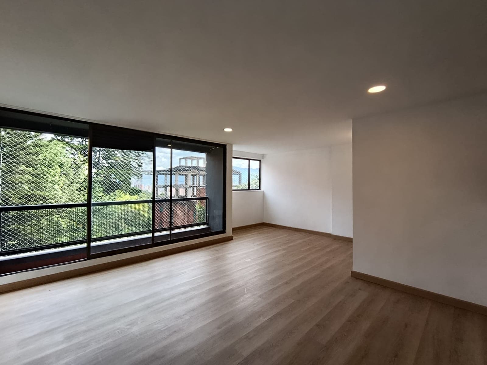 Apartamento en arriendo en El Tesoro, El Poblado, Medellín — foto 4 de 11