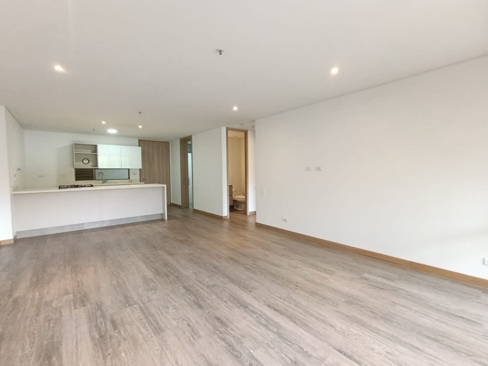 Apartamento en arriendo en Los Balsos, El Poblado, Medellín — foto 1 de 20