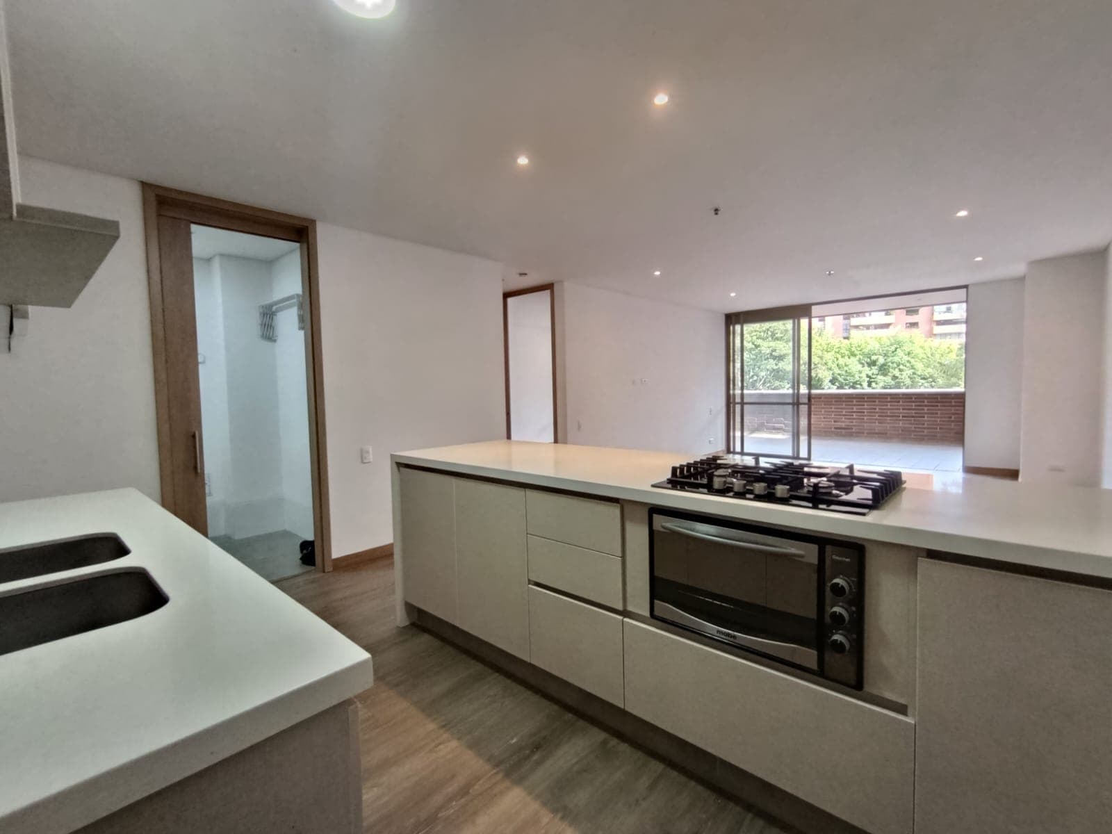 Apartamento en arriendo en Los Balsos, El Poblado, Medellín — foto 5 de 20