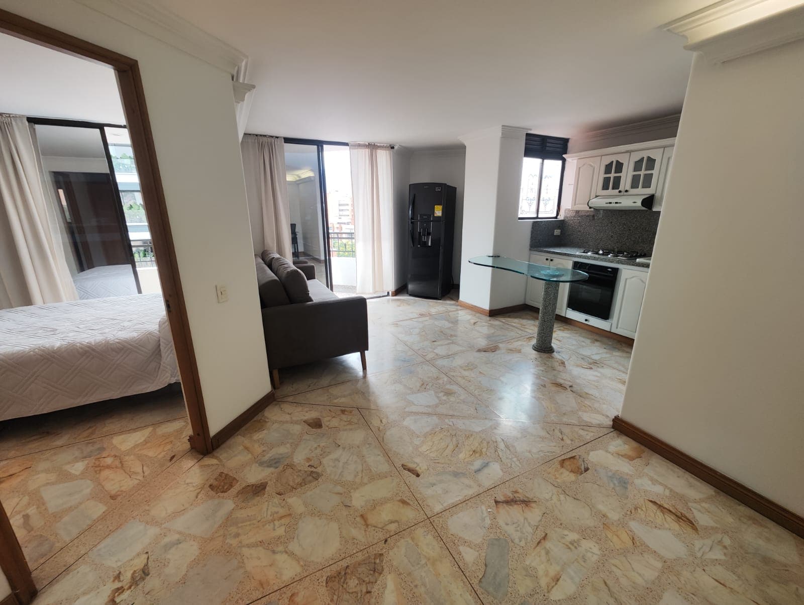 Apartaestudio en arriendo en Laureles, Medellín — foto 1 de 14