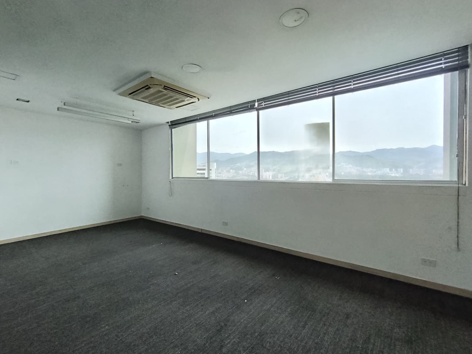 Oficina en arriendo en Los Balsos, El Poblado, Medellín — foto 2 de 9