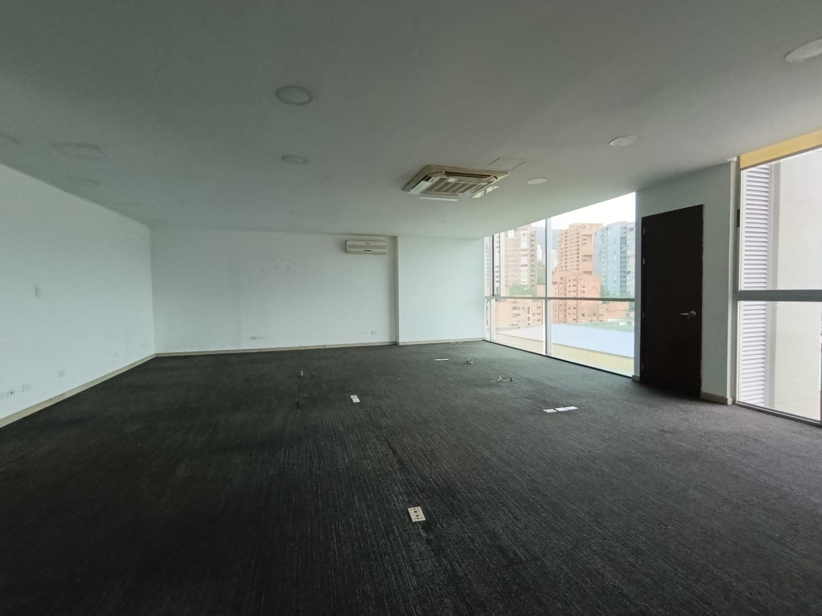 Oficina en arriendo en Los Balsos, El Poblado, Medellín — foto 3 de 9
