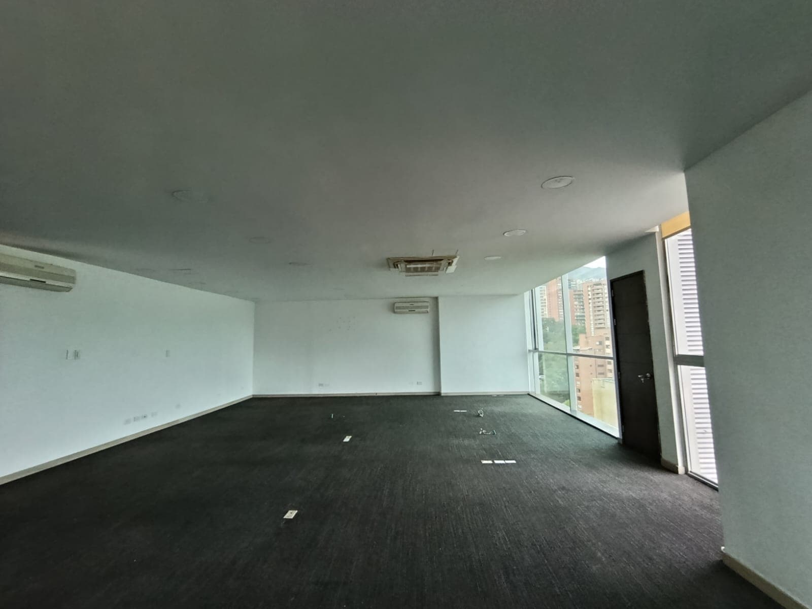 Oficina en arriendo en Los Balsos, El Poblado, Medellín — foto 5 de 9