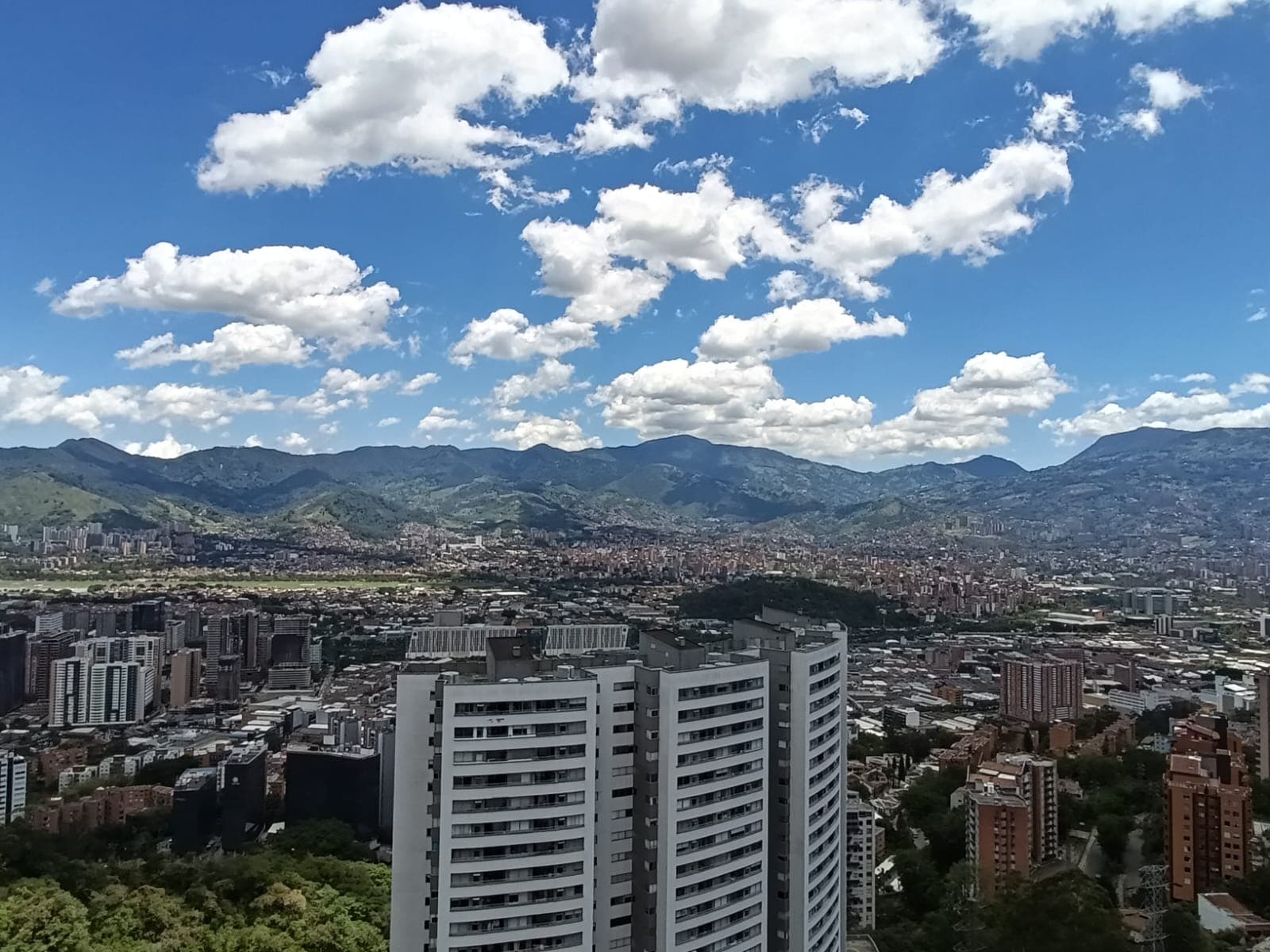 Apartamento en arriendo en Loma Del Indio, El Poblado, Medellín — foto 2 de 14