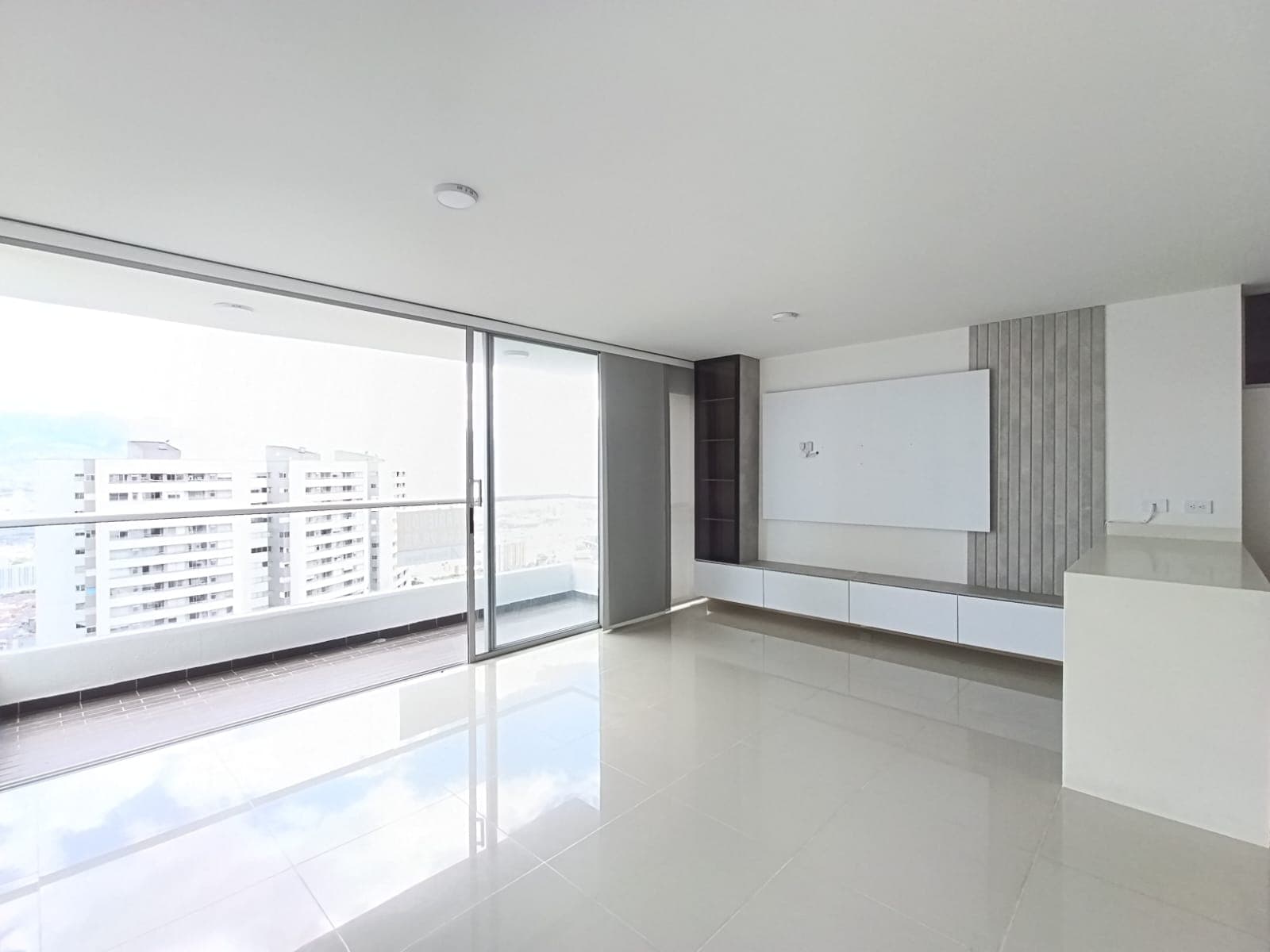 Apartamento en arriendo en Loma Del Indio, El Poblado, Medellín — foto 3 de 14