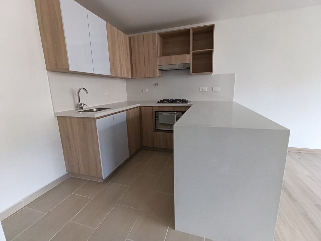 Apartamento en arriendo en Camino Verde, Envigado — foto 3 de 16