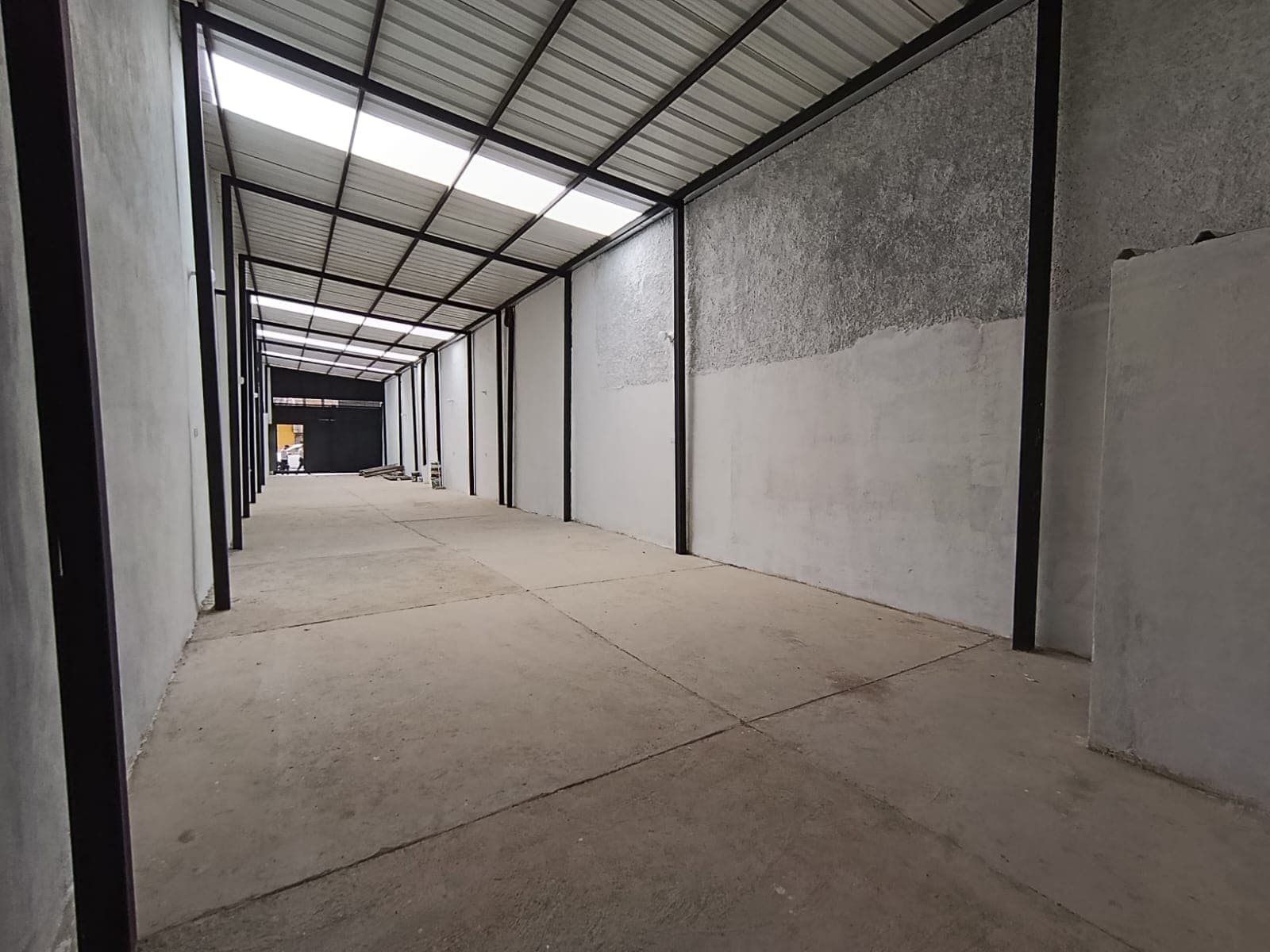 Bodega en arriendo en Manchester, Bello — foto 1 de 15