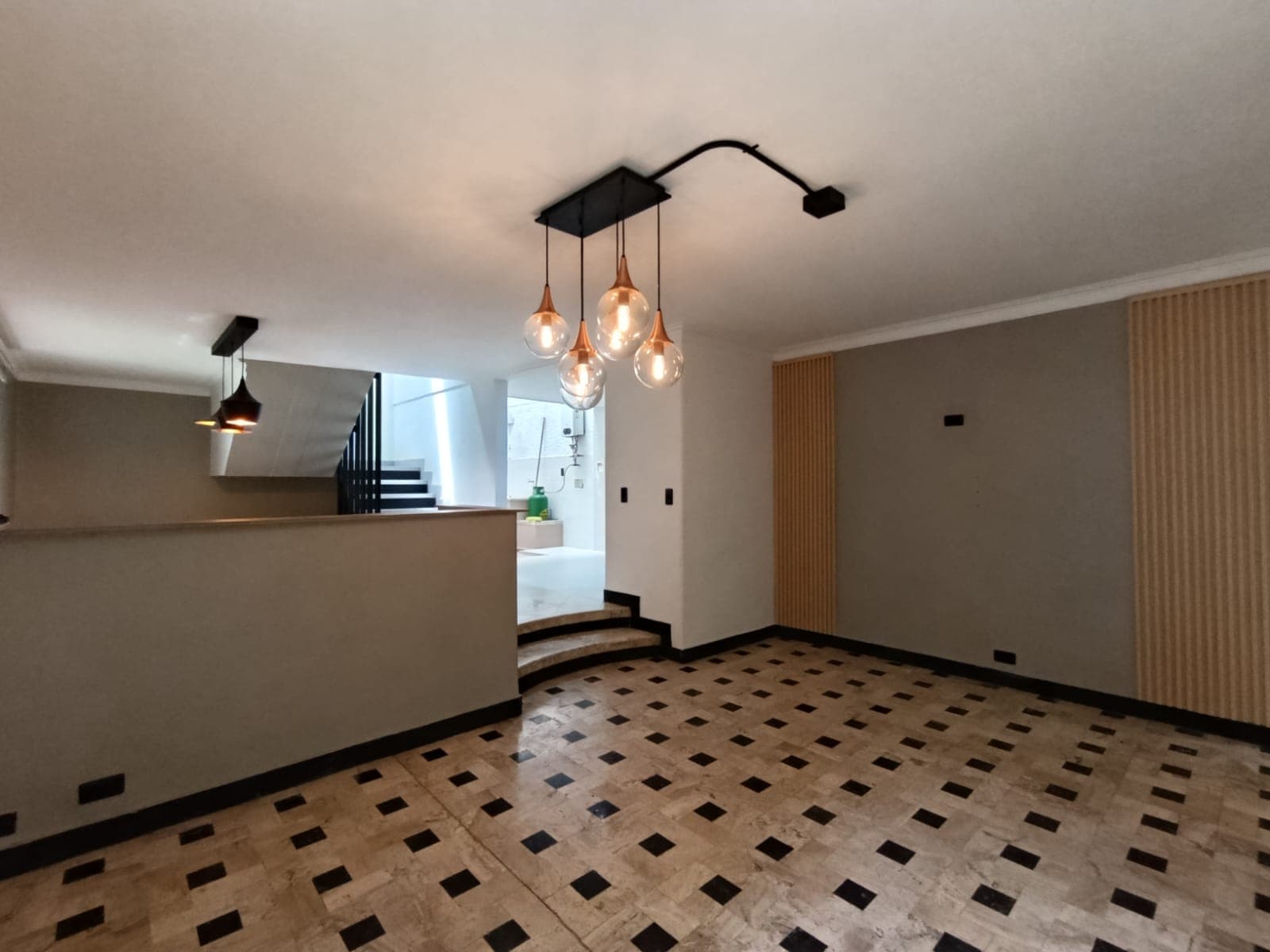 Casa Vivienda en arriendo en El Tesoro, El Poblado, Medellín — foto 3 de 20