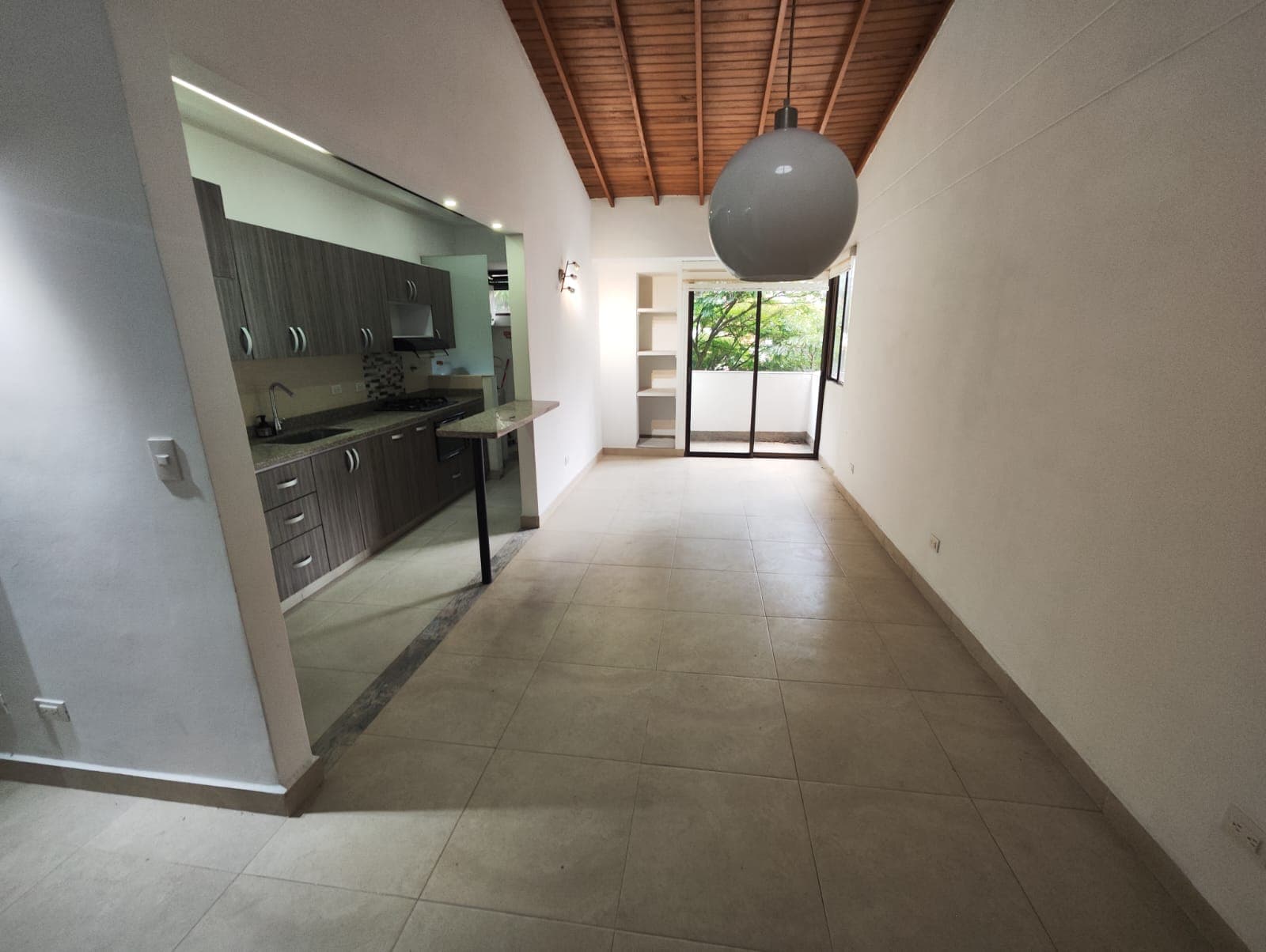 Apartamento en arriendo en Laureles, Medellín — foto 1 de 16