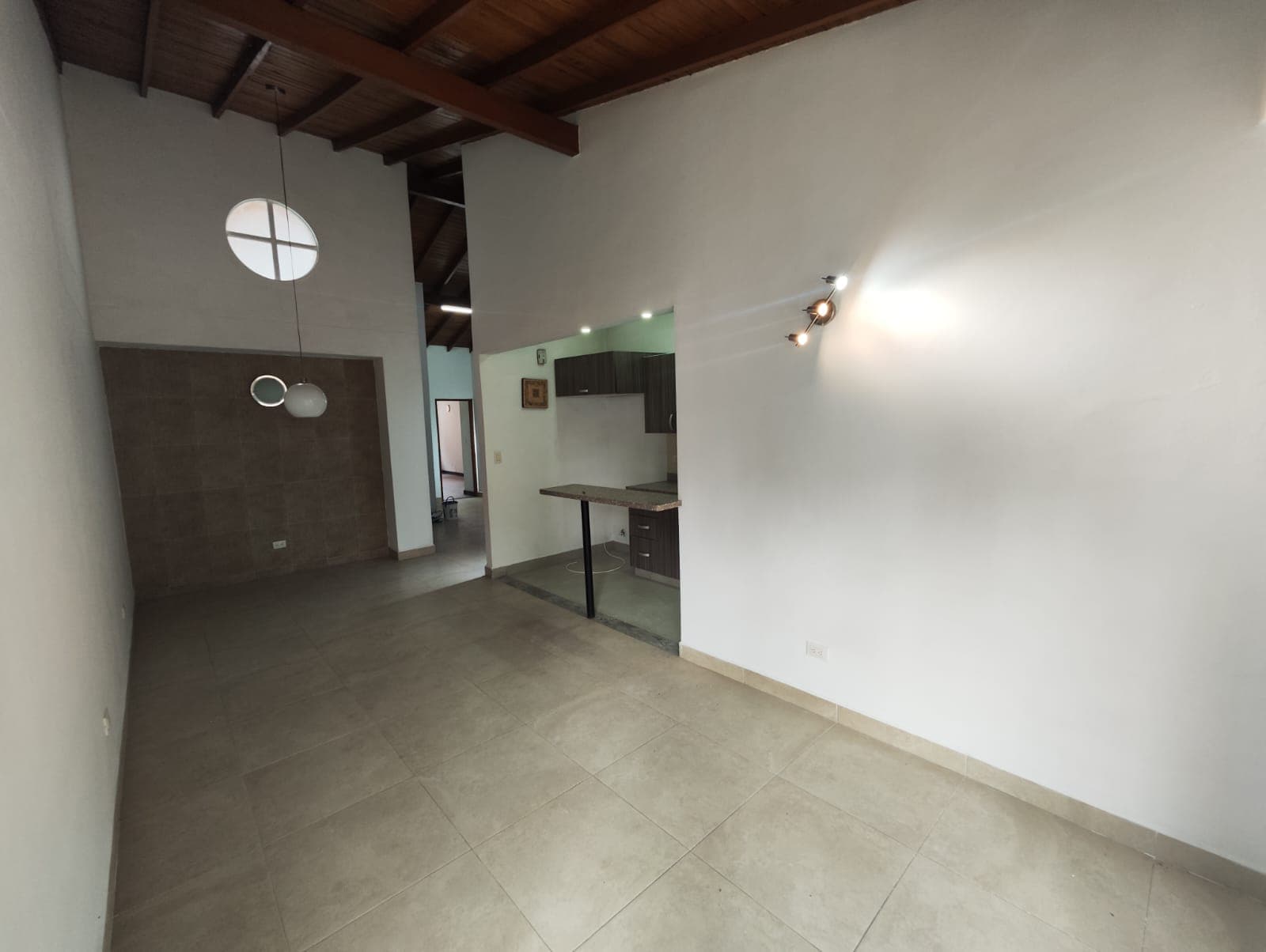 Apartamento en arriendo en Laureles, Medellín — foto 3 de 16