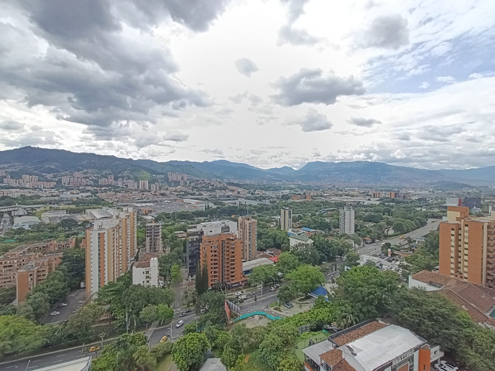 Apartamento en arriendo en Santa María De Los Ángeles, El Poblado, Medellín — foto 1 de 18