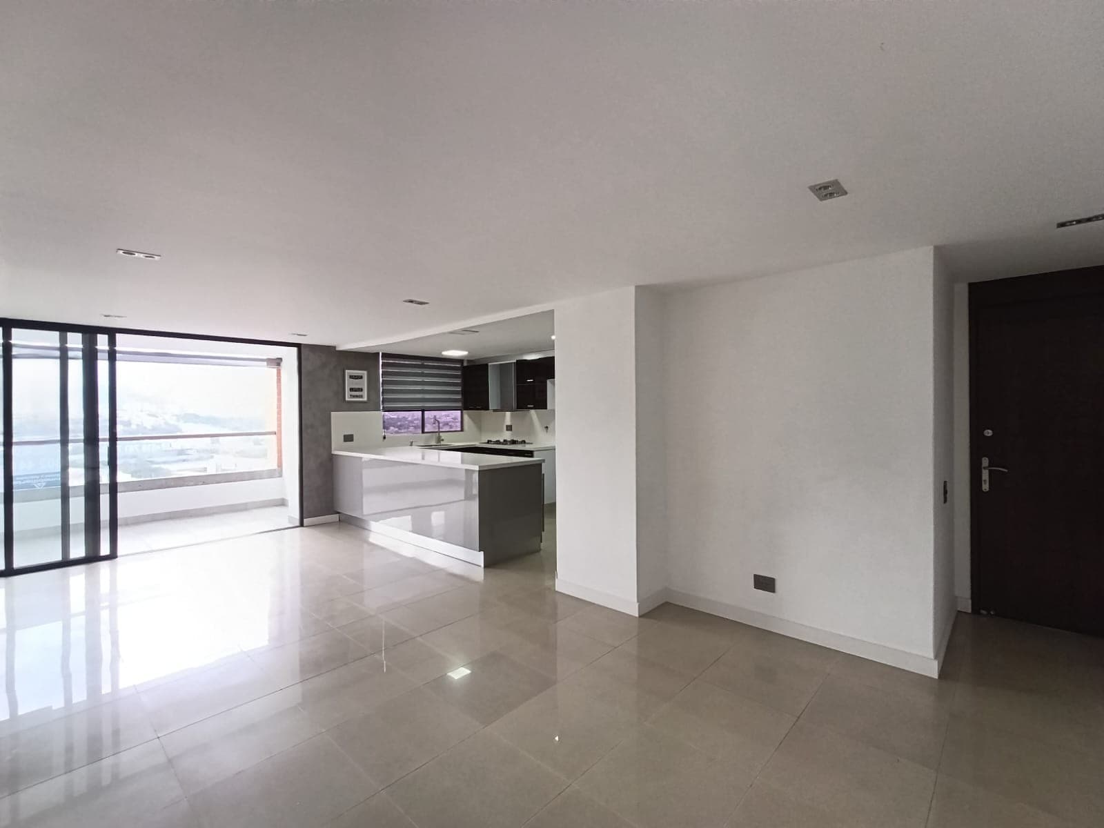 Apartamento en arriendo en Santa María De Los Ángeles, El Poblado, Medellín — foto 2 de 18