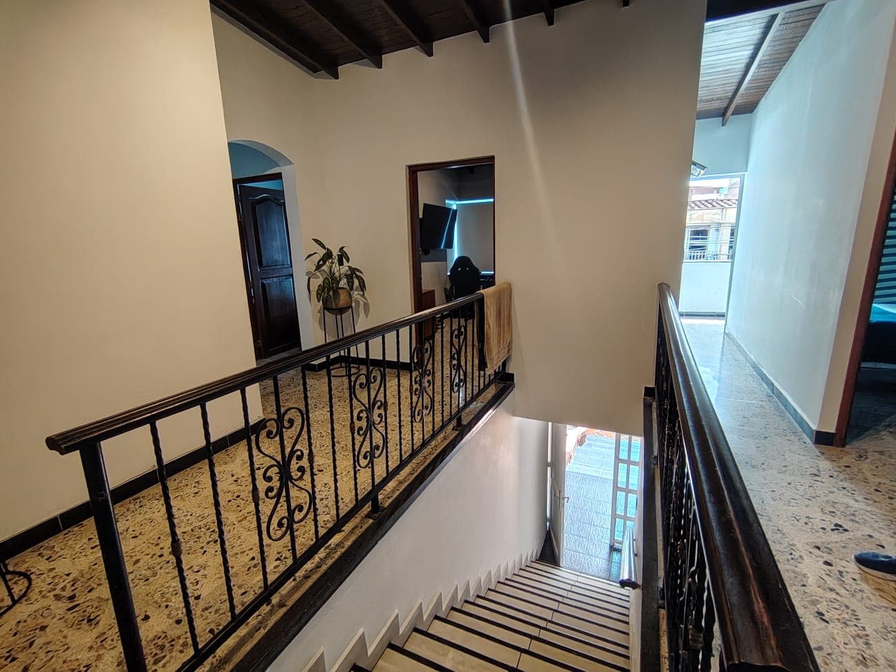 Casa Comercial en arriendo en Bolivariana, Laureles, Medellín — foto 1 de 17