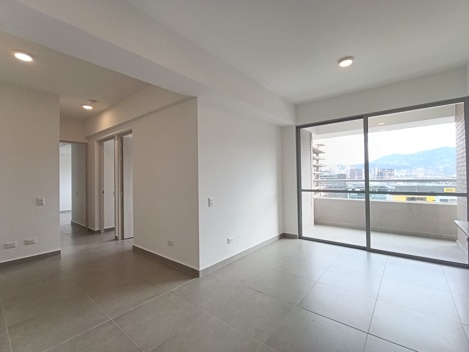Apartamento en arriendo en Jardines, Envigado — foto 1 de 20