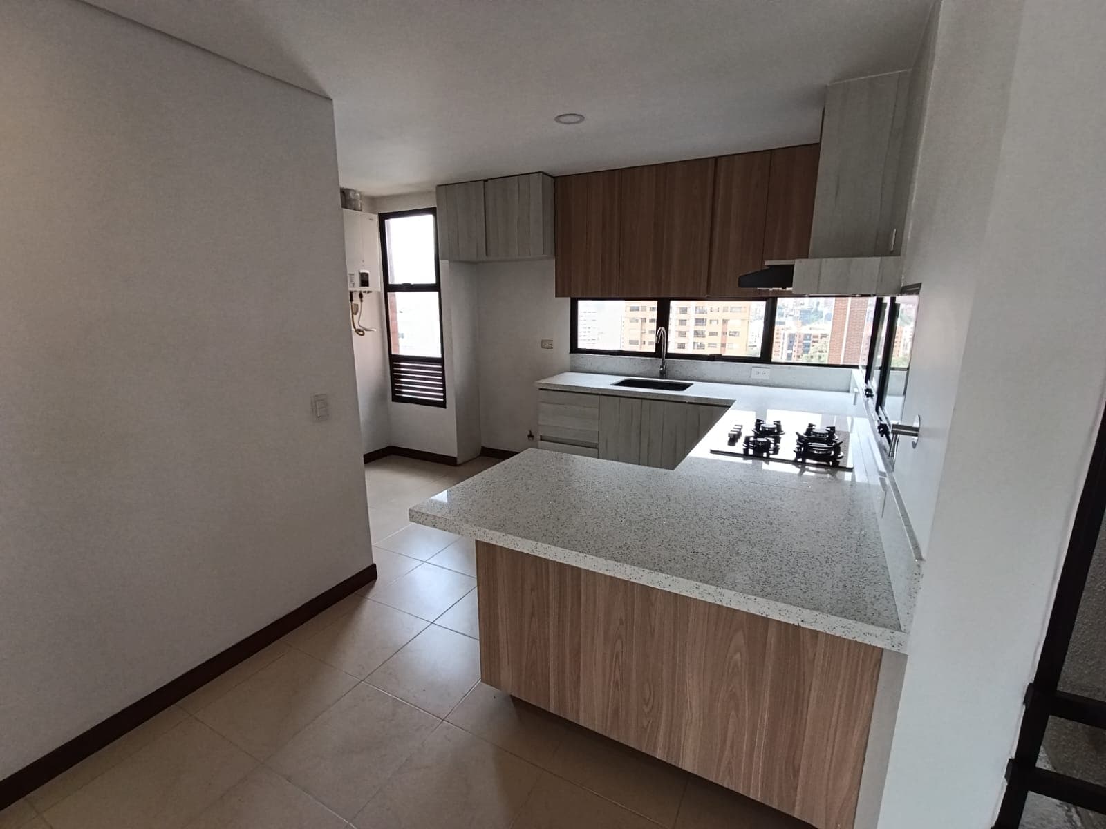 Apartamento en arriendo en La Florida El, El Poblado, Medellín — foto 3 de 20