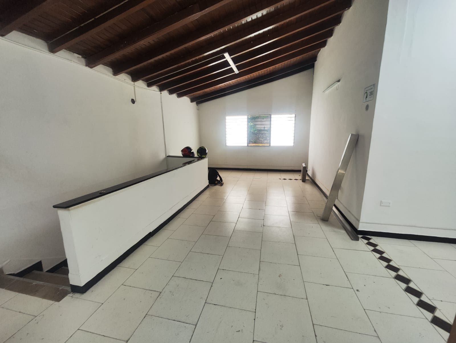 Casa Comercial en arriendo en Conquistadores, Laureles, Medellín — foto 1 de 20