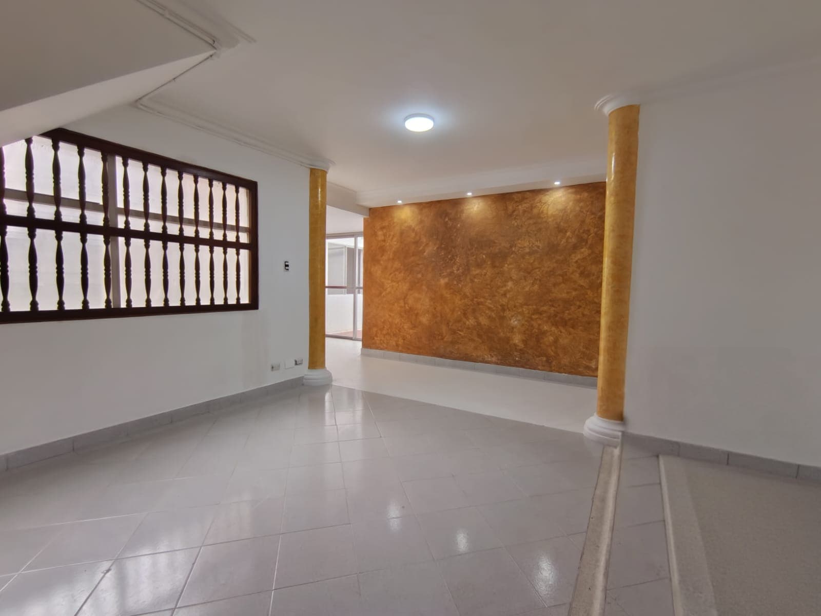Casa Comercial en arriendo en Lorena, Laureles, Medellín — foto 2 de 17