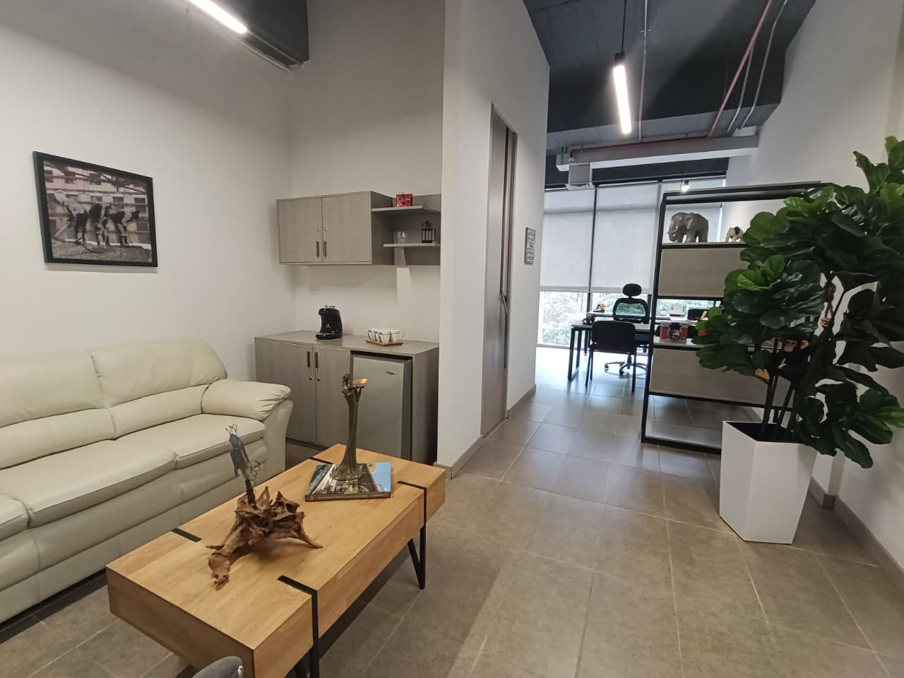 Oficina en arriendo en Altos Del Cola Del Zorro, El Poblado, Medellín — foto 1 de 20