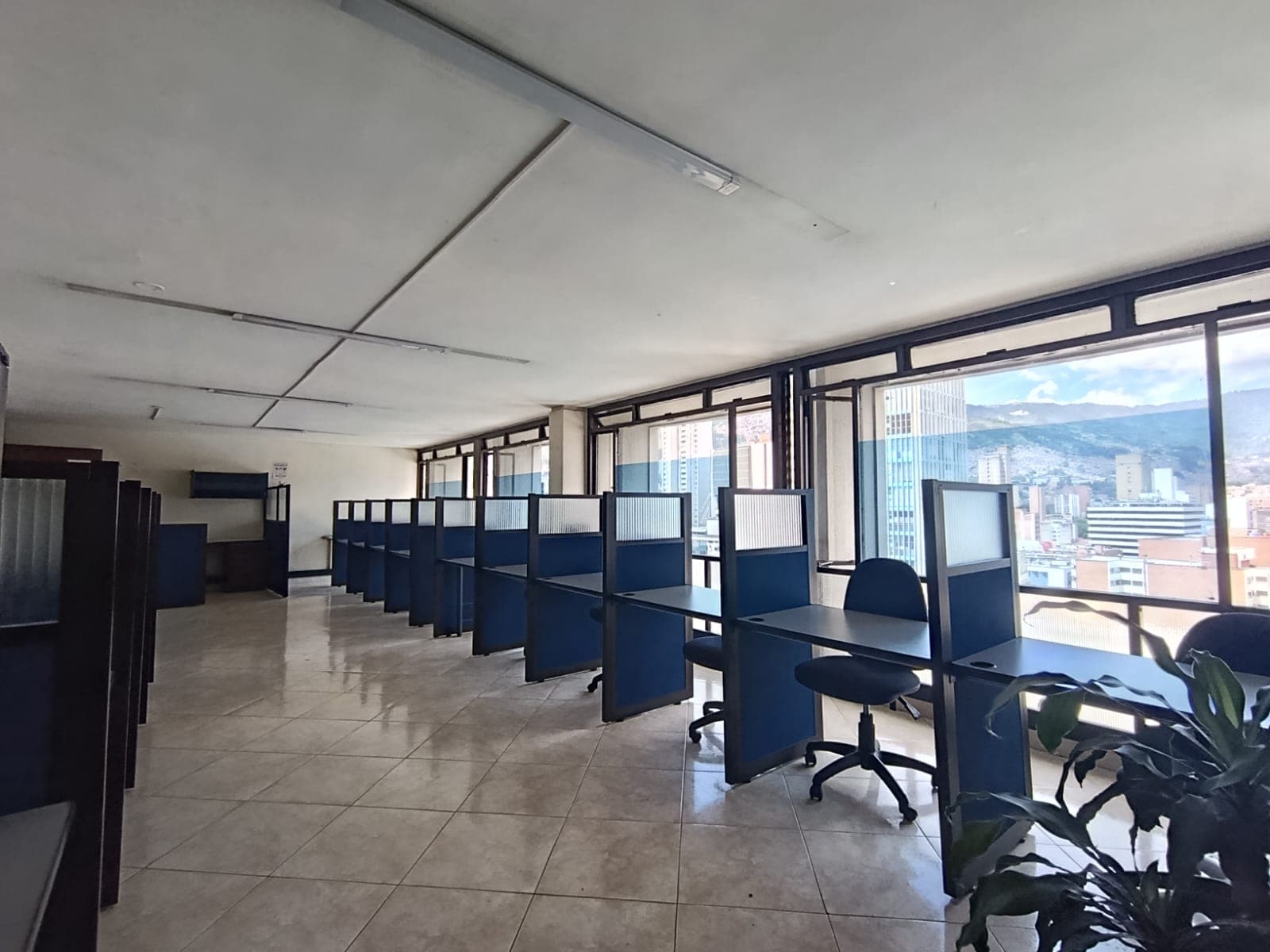 Oficina en arriendo en La Candelaria, Centro, Medellín — foto 3 de 10