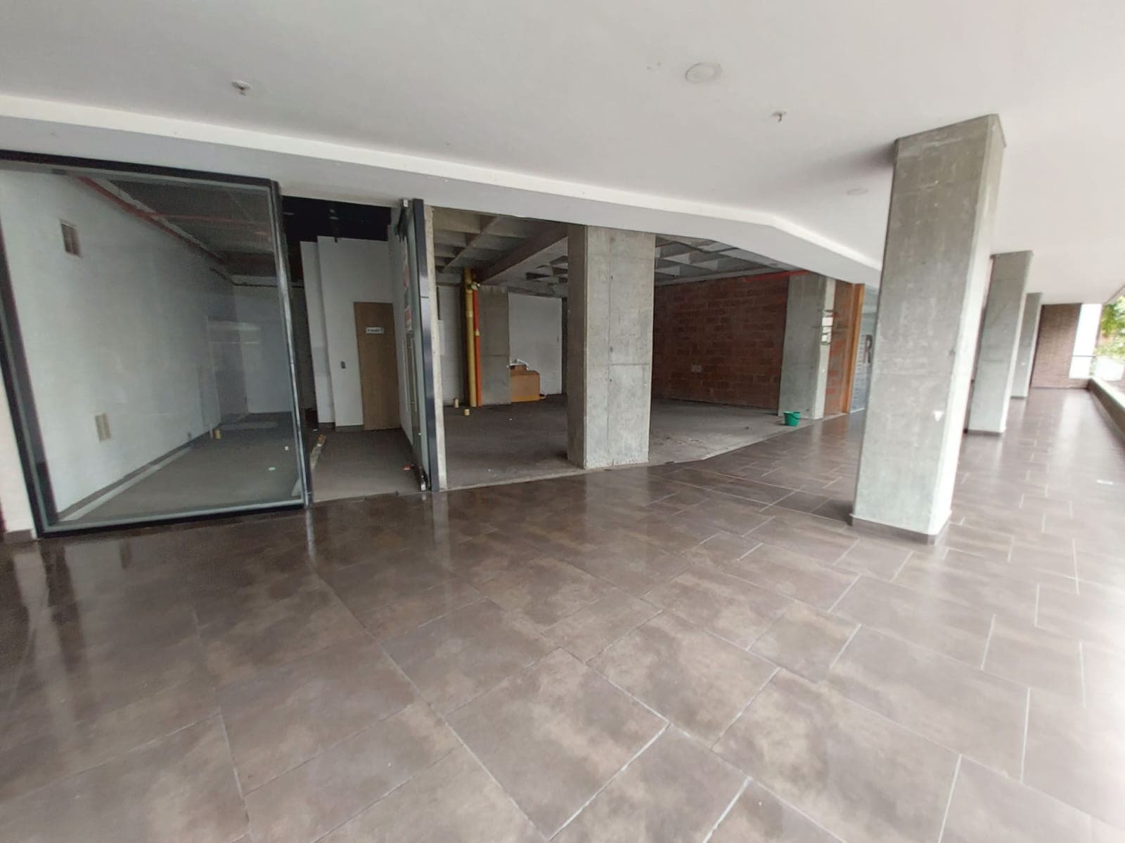 Local en arriendo en Manila, El Poblado, Medellín — foto 3 de 9