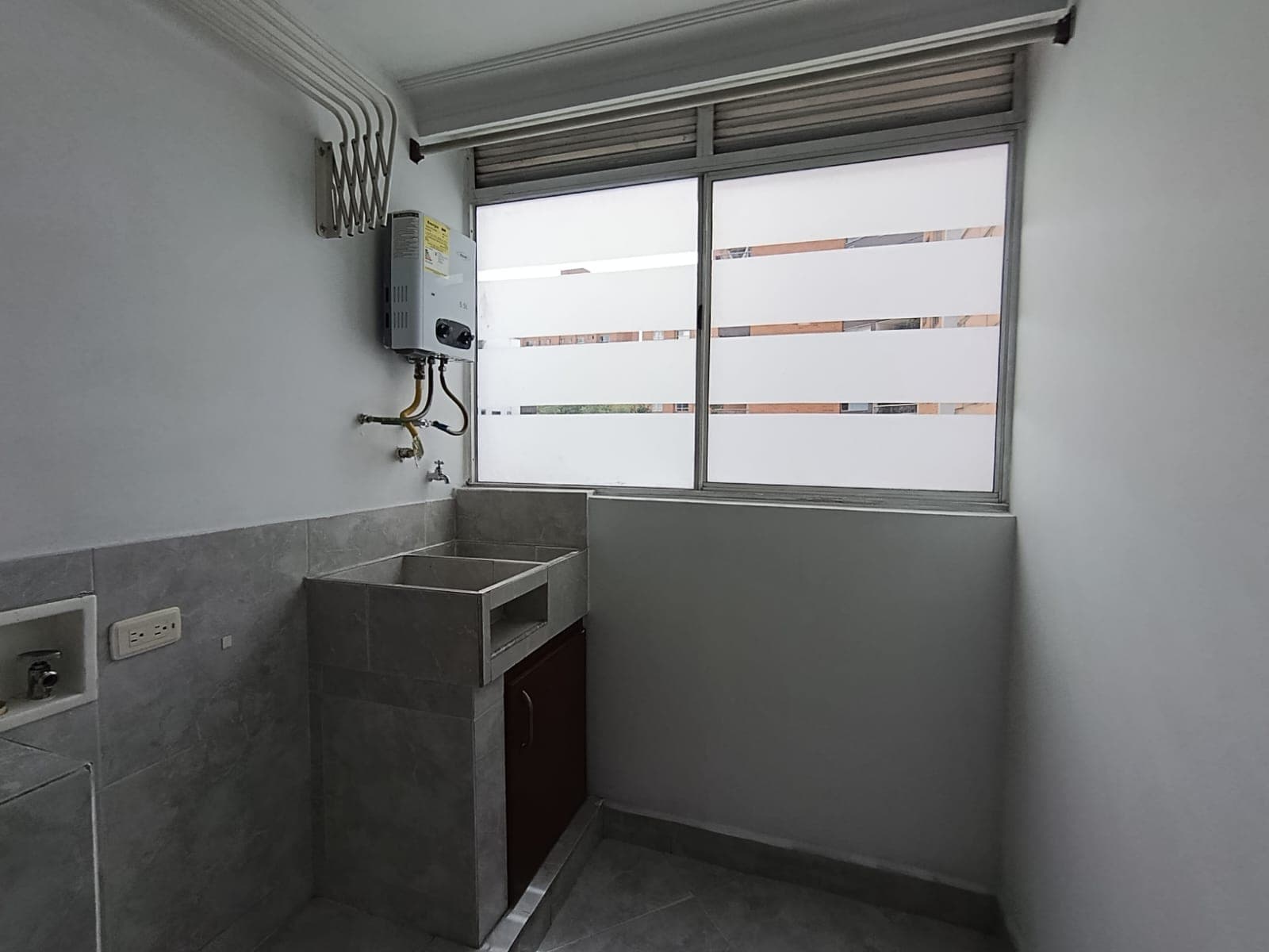 Apartamento en arriendo en Los Balsos, El Poblado, Medellín — foto 5 de 12