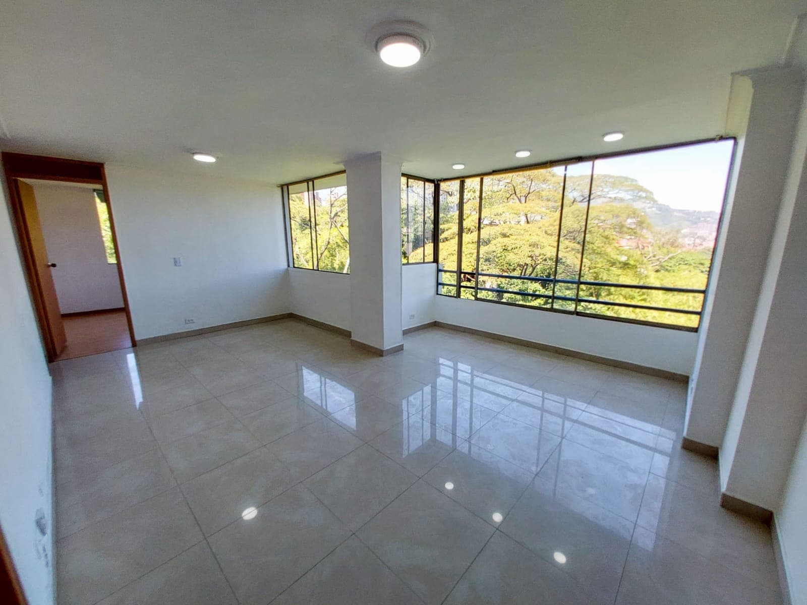 Apartamento en arriendo en La Frontera, El Poblado, Medellín — foto 1 de 20
