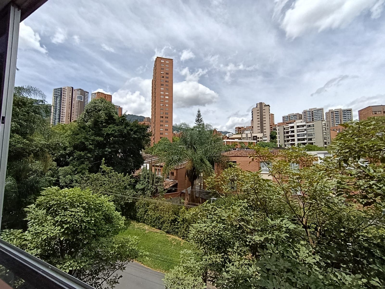 Apartamento en arriendo en Los Balsos, El Poblado, Medellín — foto 1 de 10