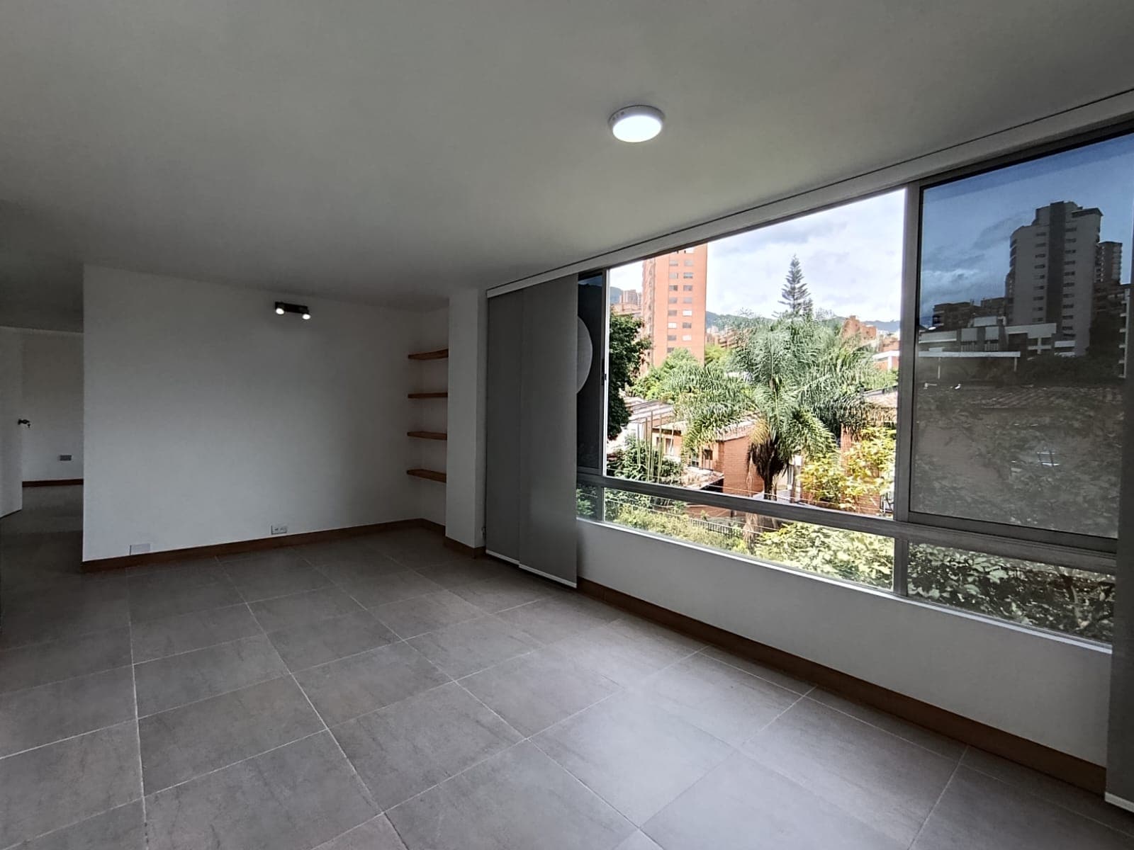 Apartamento en arriendo en Los Balsos, El Poblado, Medellín — foto 2 de 10