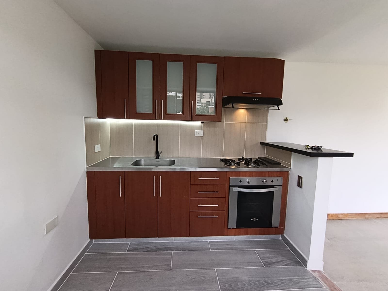 Apartamento en arriendo en Los Balsos, El Poblado, Medellín — foto 3 de 10