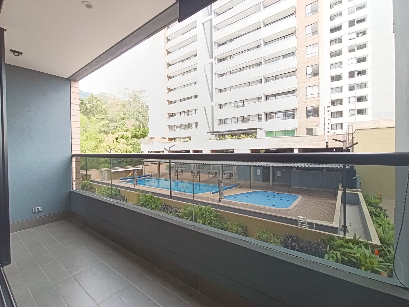 Apartamento en arriendo en Los Balsos, El Poblado, Medellín — foto 1 de 14