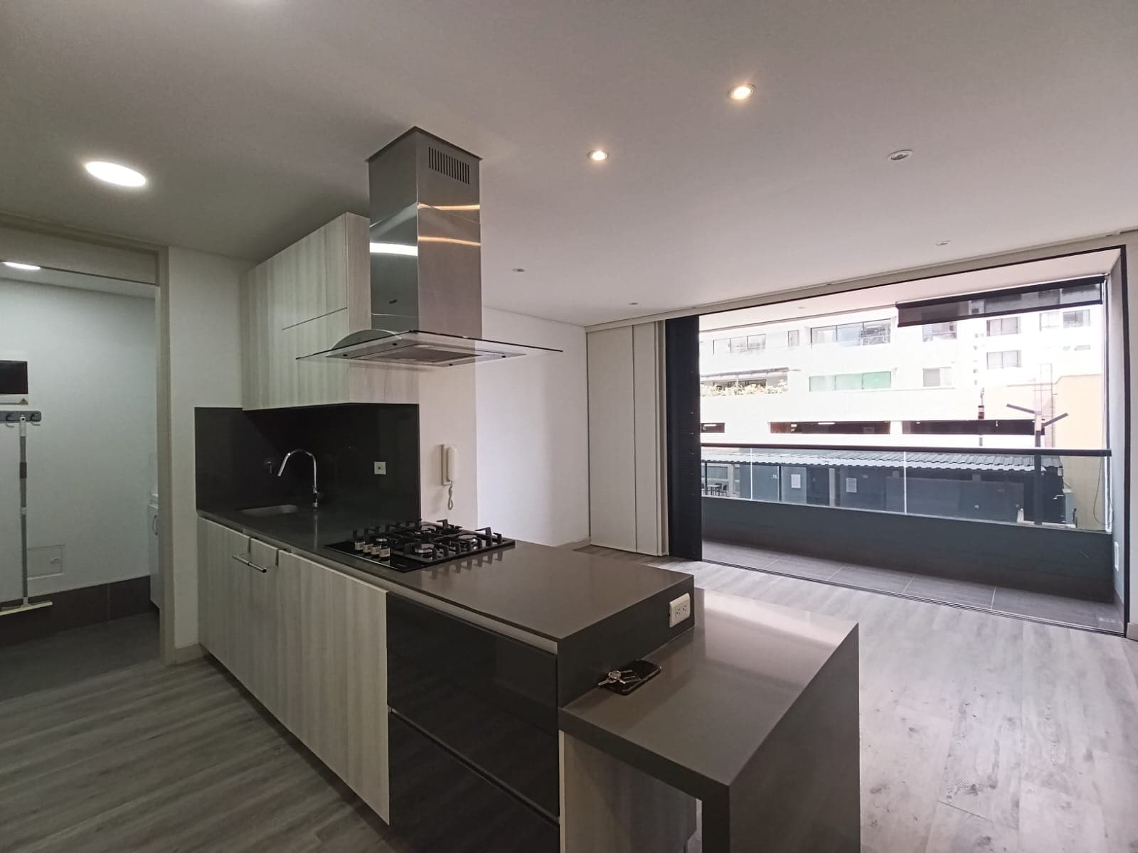 Apartamento en arriendo en Los Balsos, El Poblado, Medellín — foto 3 de 14