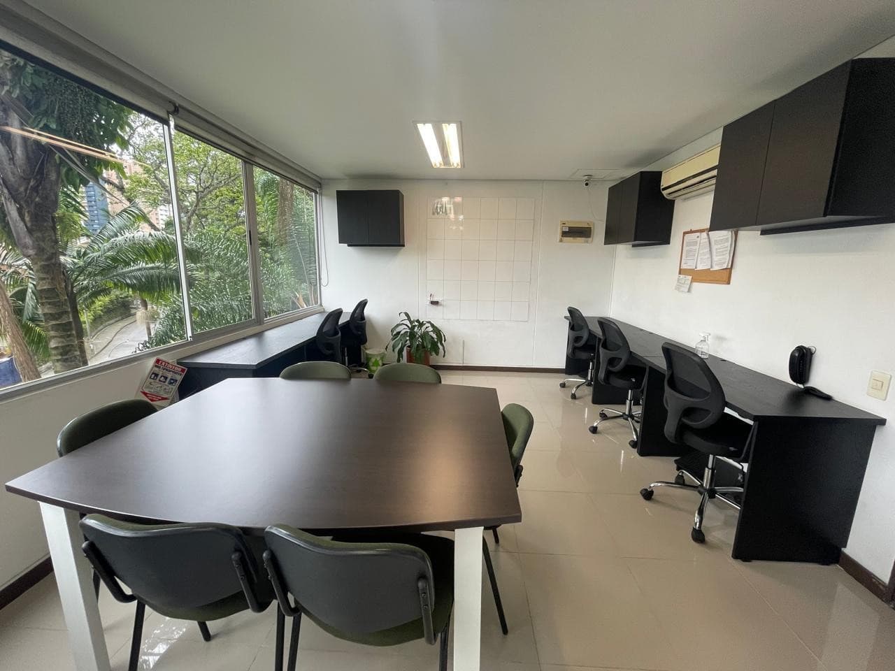 Oficina en arriendo en Castropol, El Poblado, Medellín — foto 1 de 13