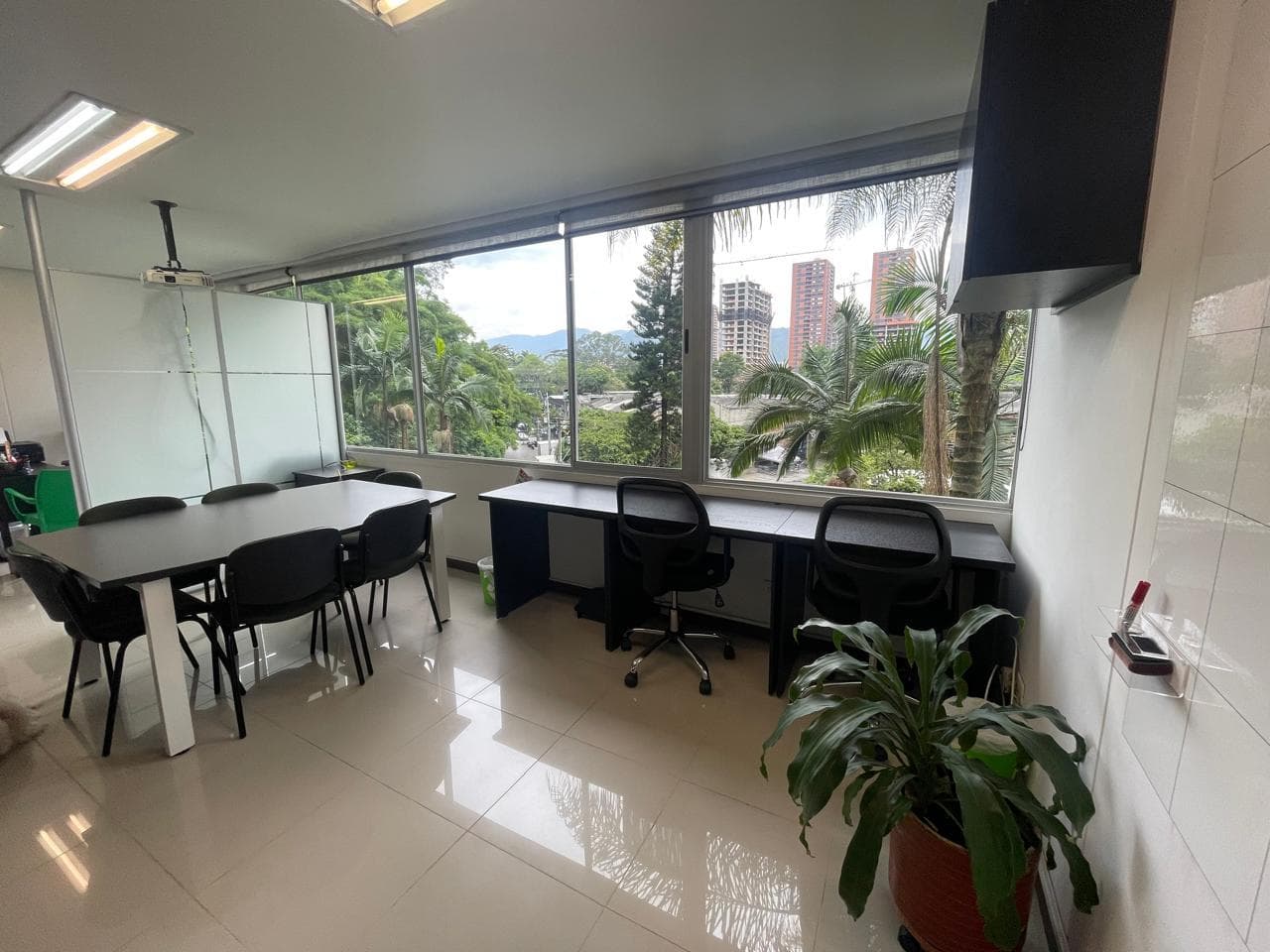 Oficina en arriendo en Castropol, El Poblado, Medellín — foto 2 de 13