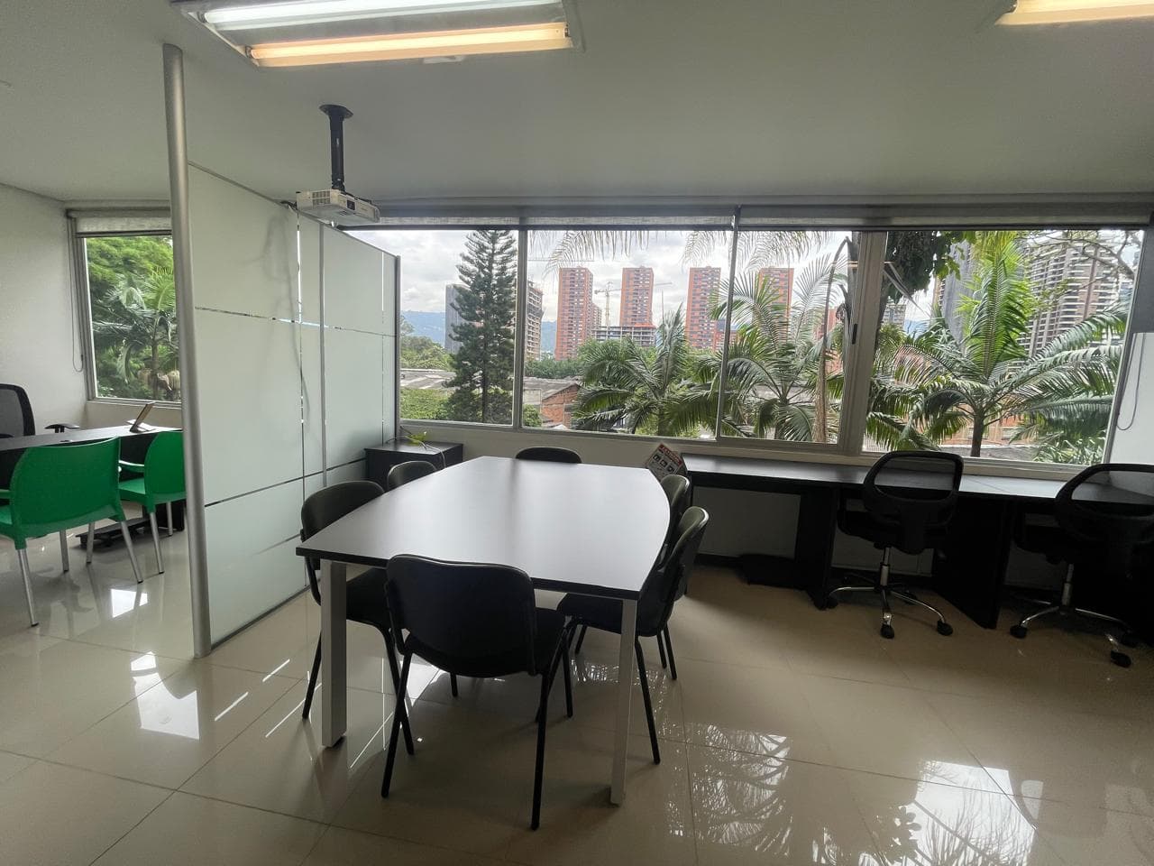 Oficina en arriendo en Castropol, El Poblado, Medellín — foto 5 de 13