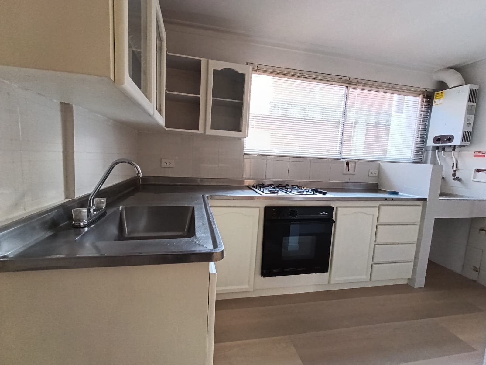 Apartamento en arriendo en Conquistadores, Laureles, Medellín — foto 3 de 20