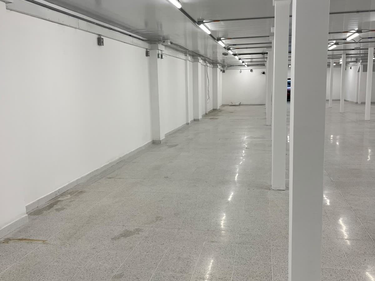 Bodega en arriendo en Los Colores, Laureles, Medellín — foto 4 de 9