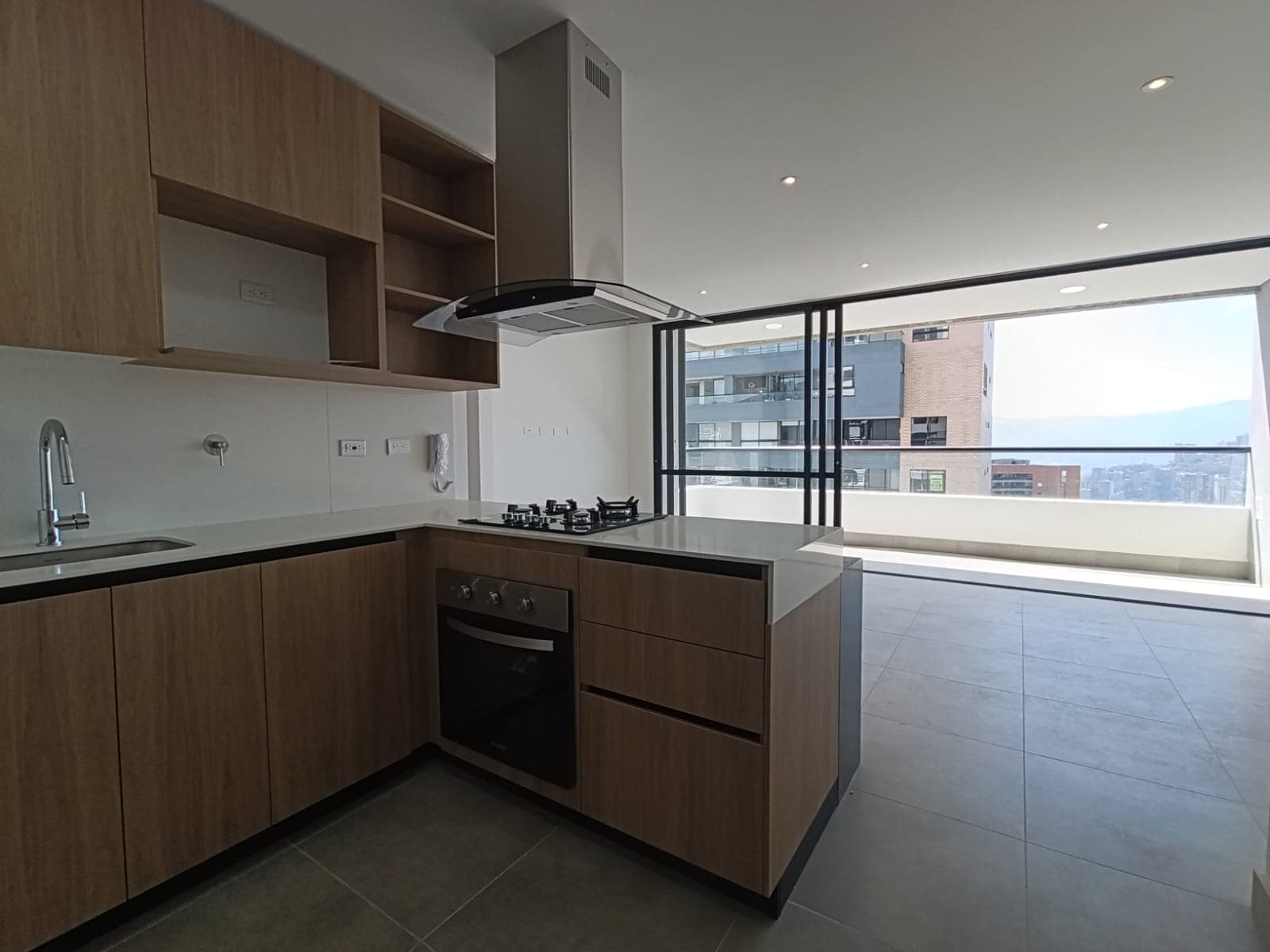 Apartamento en arriendo en Los Balsos, El Poblado, Medellín — foto 5 de 13